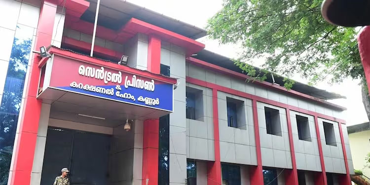 കണ്ണൂർ സെൻട്രൽ ജയിലിൽ ഉദ്യോഗസ്ഥരുടെ ഡ്യൂട്ടി നിശ്ചയിക്കുന്നതും ടിപി കേസ് പ്രതികൾ