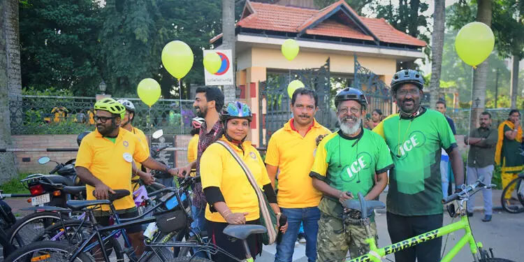മുഴുവൻ സ്ത്രീകളും സൈക്ലിങ് പഠിക്കണമെന്ന സന്ദേശവുമായി കേരളീയം സൈക്കിൾ റാലിയിൽ ഫോർട്ട് കൊച്ചി സ്വദേശി സീനത്ത്