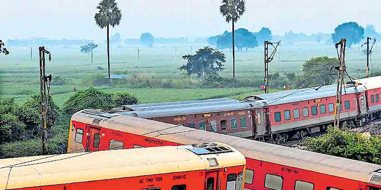 ബക്സർ ട്രെയിൻ അപകടം: പാളത്തിലെ തകരാർ മൂലമെന്ന് റിപ്പോർട്ട്
