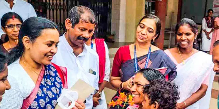 എറണാകുളം ജില്ലയിലെ ആശുപത്രികളിൽ ഇ-ഹെല്ത്ത് നടപ്പാക്കണം -വീണ ജോര്ജ്