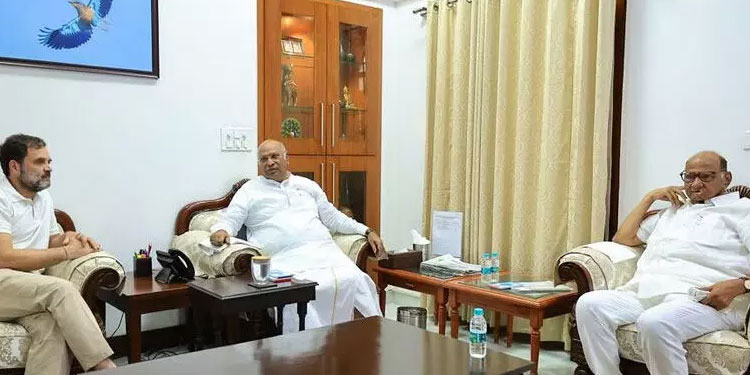 ഇൻഡ്യ സഖ്യത്തിന്‍റെ ഭാവി പരിപാടികൾ; ശരത് പവാർ ഖാർഗെയും രാഹുലുമായി കൂടിക്കാഴ്ച നടത്തി
