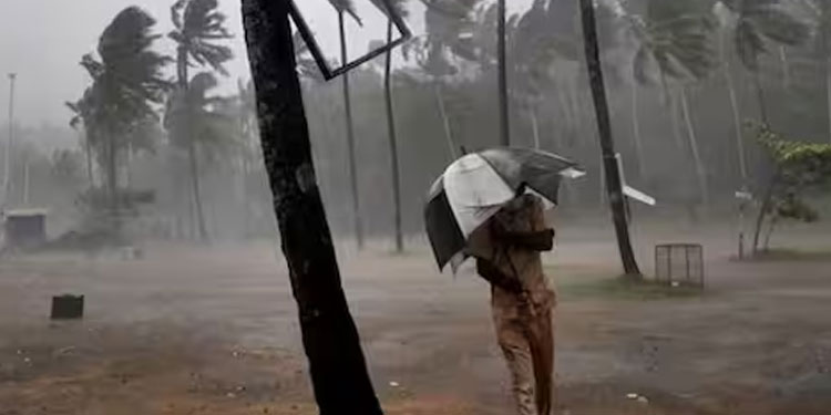 ഉച്ചയ്ക്ക് ശേഷം ഇടിയോട് കൂടി ശക്തമായ മഴ, കടലാക്രമണ സാധ്യത; കേരളത്തിൽ ഇന്നും മഴ, 8 ജില്ലകളിൽ യെലോ അലർട്ട്