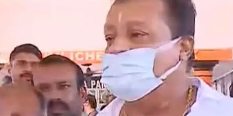 ‘ മകളെ പോലെയാണ് ആ പെണ്‍കുട്ടിയെ കണ്ടത്, ഒരച്ഛന്‍ എന്ന നിലയില്‍ മാപ്പ് പറയുന്നു:  സുരേഷ് ഗോപി