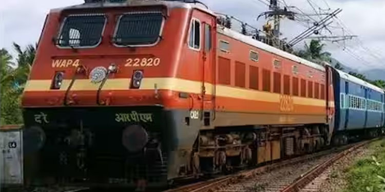 ടിക്കറ്റില്ലാതെ ട്രെയിൻ യാത്ര ചെയ്തിട്ടും ടിടിഇ-യുടെ പിടി വീഴുന്നില്ല! പുതിയ തന്ത്രത്തിൽ കുഴങ്ങി റെയിൽവേ