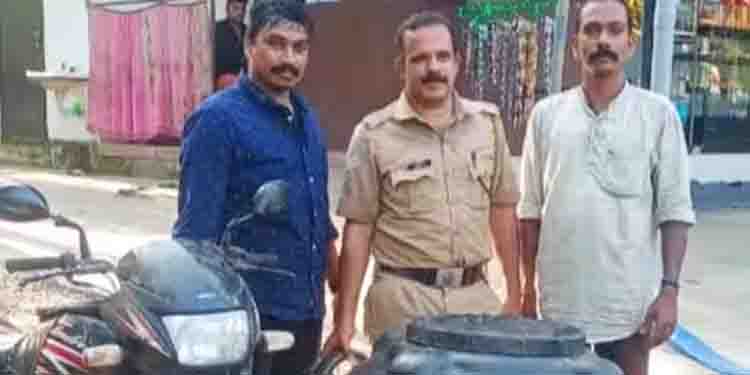 പയർ വള്ളികള്‍ക്കിടയില്‍ രഹസ്യ ടാങ്ക്; രഹസ്യ വിവരം ലഭിച്ചത് അനുസരിച്ച് എത്തിയ ഉദ്യോഗസ്ഥര്‍ക്ക് ആളെ കിട്ടിയില്ല