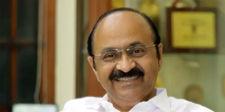 അഖില്‍ സജീവും ബാസിതും നിങ്ങളുടെ കൂട്ടര്‍, നിങ്ങള്‍ ചെല്ലും ചെലവും നല്‍കി തട്ടിപ്പുകാരാക്കി വളര്‍ത്തിയവര്‍ – വി.ഡി സതീശൻ