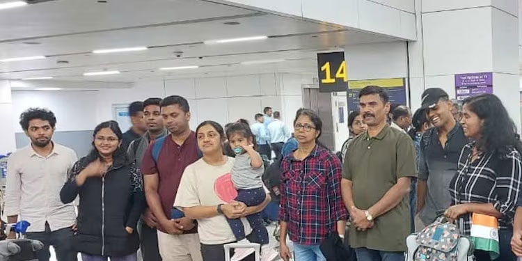 ഓപ്പറേഷൻ അജയ്: 18 മലയാളികളുമായി മൂന്നാമത്തെ വിമാനം ഡൽഹിയിൽ എത്തി