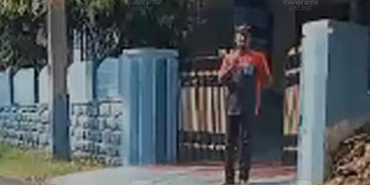 മാവേലിക്കരയിൽ ഹരിതകര്‍മ സേനാംഗങ്ങൾക്ക് നേരെ നഗ്നതാ പ്രദർശം; മുഖ്യമന്ത്രിക്ക് പരാതി