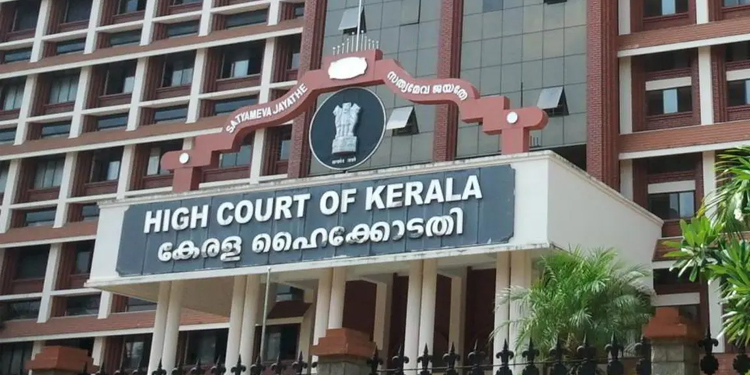 ആംബുലൻസുകളിൽ ട്രസ്റ്റുകളുടെയും സ്പോൺസർമാരുടെയും പേരുൾപ്പെടെ പ്രദർശിപ്പിക്കാം : ഹൈക്കോടതി