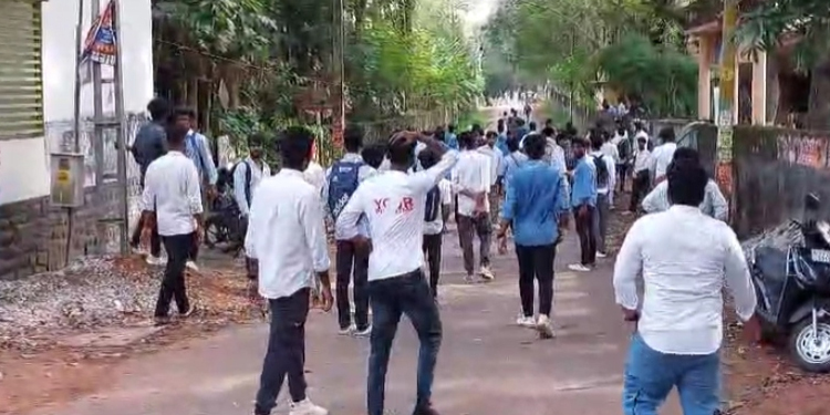 എസ്എഫ്ഐ – എ ബി വി പി വിദ്യാർത്ഥികൾ തമ്മിൽ സംഘർഷം