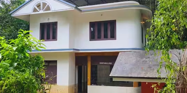 തൃശൂരിൽ വീട്ട് ഗ്രില്ല് തുറന്നുകിടന്നു, നോക്കിയപ്പോൾ ഗേറ്റും ഫാനും മുതൽ കട്ടിൽ വരെ ശൂന്യം! വെളുപ്പിച്ച് കവർച്ച
