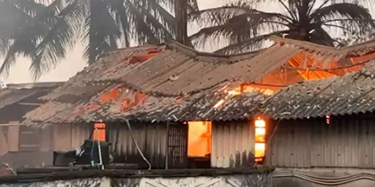 കോഴിക്കോട് ഫര്‍ണീച്ചര്‍ കടയില്‍ തീപിടിത്തം