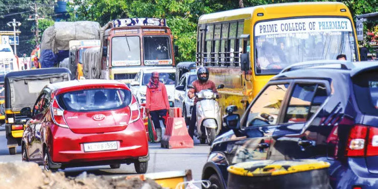 ഒ​ല​വ​ക്കോ​ട്-​മ​ല​മ്പു​ഴ റോ​ഡി​ലെ ക​ലു​ങ്ക് പു​ന​ർ​നി​ർ​മിക്കൽ; യാ​ത്രാ ദു​രി​തം