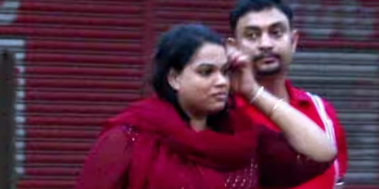 തിരൂരങ്ങാടി ഹണിട്രാപ്പ് ;’ഹോട്ടലിലേക്ക് വരുത്തി, ശ്രദ്ധിക്കാതിരിക്കാൻ പുറത്തെ ടേബിളിലിരുന്നു, പണം കൈപ്പറ്റി’