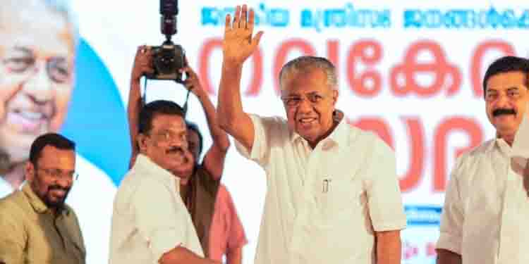 മുഖ്യമന്ത്രിക്ക് പിന്തുണയറിയിച്ച് പാണക്കാട്ട് ഹൈദരലി തങ്ങളുടെ മരുമകൻ ; നവ കേരള സദസിൽ പങ്കെടുത്തു