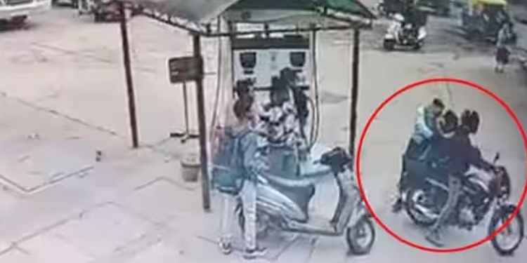 കോളേജ് വിദ്യാര്‍ത്ഥിനിയെ ബൈക്കിലെത്തിയ സംഘം തട്ടിക്കൊണ്ടു പോയി