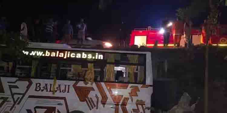കോട്ടയത്ത് ശബരിമല തീർത്ഥാടകർ സഞ്ചരിച്ചിരുന്ന മിനി ബസ് തോട്ടിലേക്ക് മറിഞ്ഞു; നിരവധി പേർക്ക് പരുക്ക്