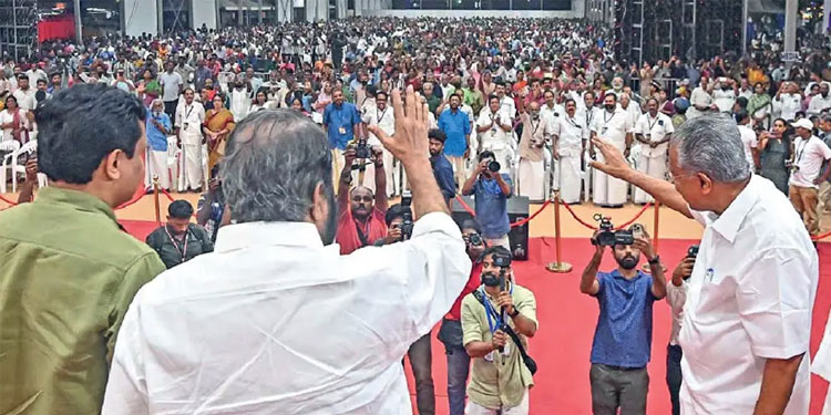 കേരളത്തിന്റെ വികസനം തടയാൻ കോൺഗ്രസ്‌ ബിജെപി  അന്തർധാര : മുഖ്യമന്ത്രി
