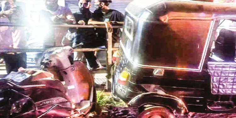 താനൂർ പുത്തൻതെരുവിൽ വാഹനങ്ങളുടെ കൂട്ടിയിടി