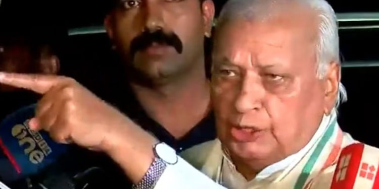 ഗവർണർ ഡിജിപിയെ വിളിച്ച് കർശന നിർദേശം നൽകി; ഒടുവിൽ എസ്എഫ്ഐ പ്രവർത്തകർക്കെതിരെ 124ാം വകുപ്പ് ചുമത്തി പൊലീസ്