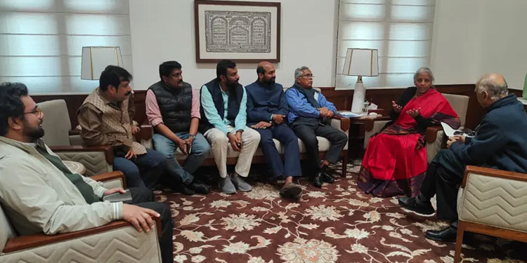 അർഹമായ സാമ്പത്തികവിഹിതം നൽകണം: യോജിച്ച്‌ നിവേദനം നൽകുന്നത്‌ വീണ്ടും മുടക്കി യുഡിഎഫ്‌ എംപിമാർ