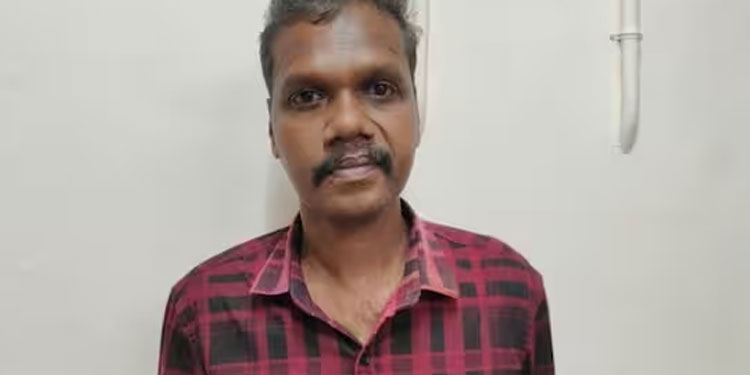 മുറിക്കുള്ളിൽ നിന്ന് ദുര്‍ഗന്ധം, കാഞ്ഞിരംകുളം പൊലീസെത്തിയപ്പോൾ പുഴുവരിച്ച നിലയിൽ 76കാരിയുടെ ജഡം, മകൻ റിമാൻഡിൽ