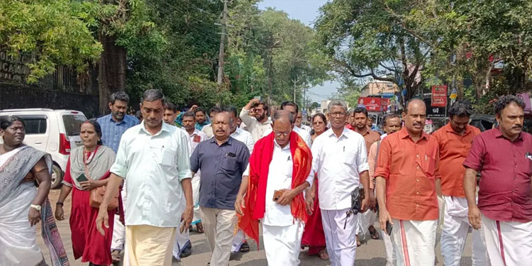പാലക്കാട്ട്‌ ജില്ലാ പഞ്ചായത്ത്‌ ഡിവിഷനിൽ എൽഡിഎഫിന്‌ വൻവിജയം; 33 ൽ യുഡിഎഫ്‌‐17, എൽഡിഎഫ്‌‐10, ബിജെപി‐4