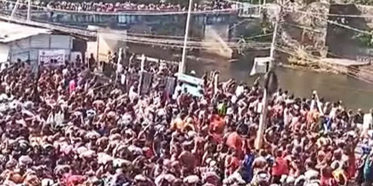 ശബരിമല: ചുട്ടുപൊള്ളുന്ന വെയിലിൽ വെന്തെരിഞ്ഞ് കുട്ടികളടക്കമുള്ള അയ്യപ്പഭക്തർ