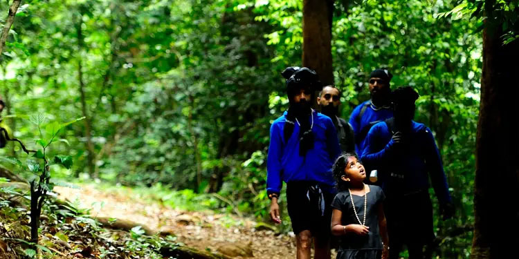 ശബരിമലയില്‍ ഓണ്‍ലൈന്‍ ബുക്കിങ്ങിന് പ്രാധാന്യം നല്‍കും: മുഖ്യമന്ത്രി