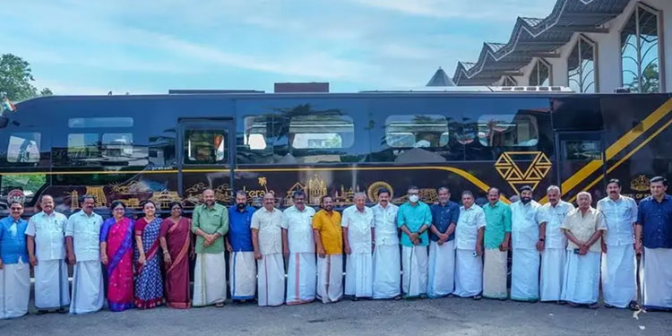 ‘ഇത് ജനങ്ങളുടെ സർക്കാർ’; മന്ത്രിസഭയുടെ ഗ്രൂപ്പ് ഫോട്ടോ പങ്കുവെച്ച് മുഖ്യമന്ത്രി