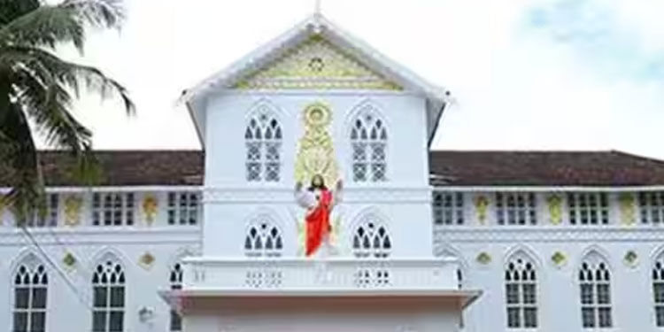 കുർബാന തർക്കത്തിൽ സമവായം; ക്രിസ്മസ് ദിനം എല്ലാ പള്ളികളിലും സിനഡ് കുർബാന; തീരുമാനവുമായി അതിരൂപത സംരക്ഷണ സമിതി
