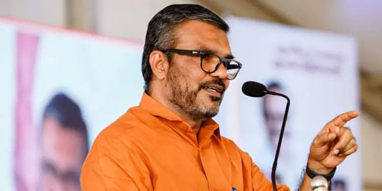കെ – സ്‌മാർട്ടിൽ കാലതാമസമുണ്ടായാൽ നടപടി; സർട്ടിഫിക്കറ്റുകൾ വാട്‌സ്‌ ആപ്പിലെത്തും: മന്ത്രി എം ബി രാജേഷ്‌