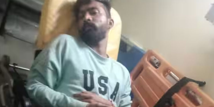 യുവാവിനെ കൊല്ലാൻ 25,000ത്തിന്റെ ക്വട്ടേഷൻ; രക്ഷപ്പെടാൻ ശ്രമിക്കുന്നതിനിടെ വീണ് പരുക്ക്, പിടികൂടി നാട്ടുകാർ