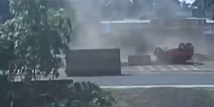 ഗുരുവായൂരിൽ താലികെട്ട് കഴിഞ്ഞ് മടങ്ങിയ സംഘം സഞ്ചരിച്ച കാർ തലകീഴായി മറിഞ്ഞു; അഞ്ച് പേർക്ക് പരിക്ക്