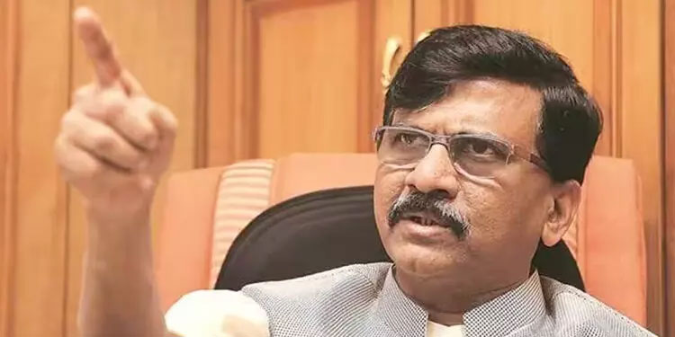 ഗാന്ധി കുടുംബത്തിന് ചുറ്റുംകൂടിനിന്ന് മോദിക്ക് അനുകൂലമായി കളിക്കുന്നവർ കോൺഗ്രസിന് ബുദ്ധിമുട്ട് സൃഷ്ടിക്കും -സഞ്ജയ് റാവത്ത്