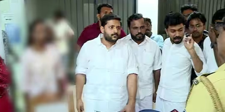 എസ്എഫ്ഐ നേതാവിന്റെ മർദനമേറ്റ വിദ്യാർഥിനിക്കെതിരെ കേസ്; ഡിജിപി റിപ്പോർട്ട് തേടി