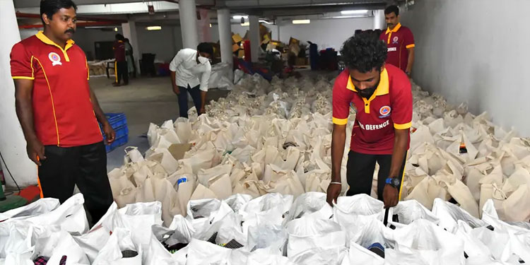പ്രളയദുരിതം: തമിഴ്‌നാടിന്‌ കേരളം 10 ലോഡ്‌ അവശ്യസാധനങ്ങൾ നൽകി