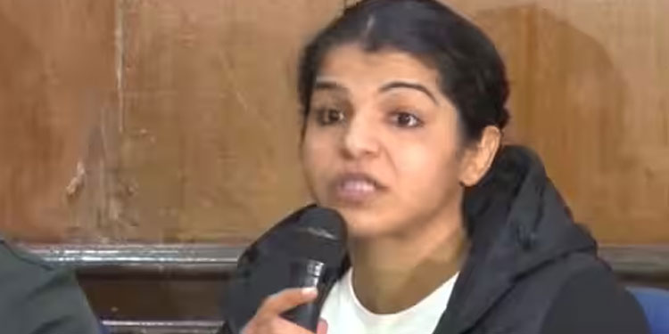 കടുത്ത തീരുമാനവുമായി ഗുസ്തി താരം സാക്ഷി മാലിക്, പൊട്ടിക്കരഞ്ഞ് വിരമിക്കൽ പ്രഖ്യാപനം