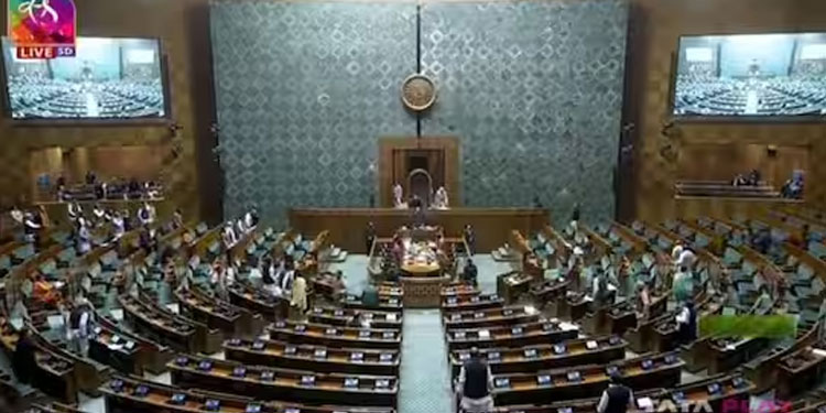 സസ്പെന്‍ഷനില്‍ സെഞ്ചുറി, ലക്ഷ്യമിട്ട എല്ലാ ബില്ലുകളും പാസാക്കി സ‌ർക്കാർ; ലോക്സഭ അനിശ്ചിത കാലത്തേക്ക് പിരിഞ്ഞു
