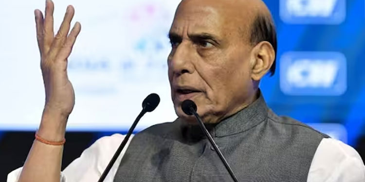 സുരക്ഷ വിലയിരുത്താൻ രാജ്നാഥ് സിങ് ജമ്മുകശ്മീരില്‍, ഉന്നത സൈനിക ഉദ്യോഗസ്ഥരുമായി കൂടിക്കാഴ്ച