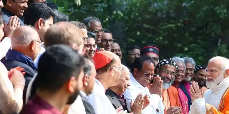 മോദിയുടെ ക്രിസ്മസ് വിരുന്നിനെതിരെ ഒപ്പുശേഖരണവുമായി വൈദികർ