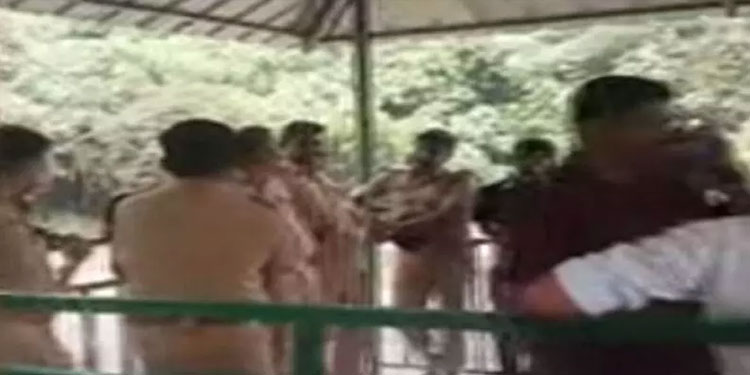 മാങ്കുളം സംഘർഷം: സുരക്ഷയൊരുക്കണമെന്ന് വനപാലകർ; നാളെ ഹര്‍ത്താലിന് ആഹ്വാനം ചെയ്ത് ജനകീയ സമരസമിതി
