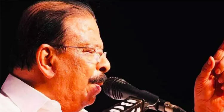 വാഴ്ത്തുപാട്ടുകള്‍ പിണറായിയെ ഫാസിസ്റ്റാക്കിയെന്ന് കെ. സുധാകരന്‍, വി.എസി​െൻറ കട്ട്ഔട്ട് വ്യക്തിപൂജ, പി.​െജ ആര്‍മി വ്യക്തിയാരാധന, അന്ന് കണ്ണുരുട്ടിയ സി.പി.എം നേതൃത്വത്തിന് ഇന്ന് മിണ്ടാട്ടമില്ല