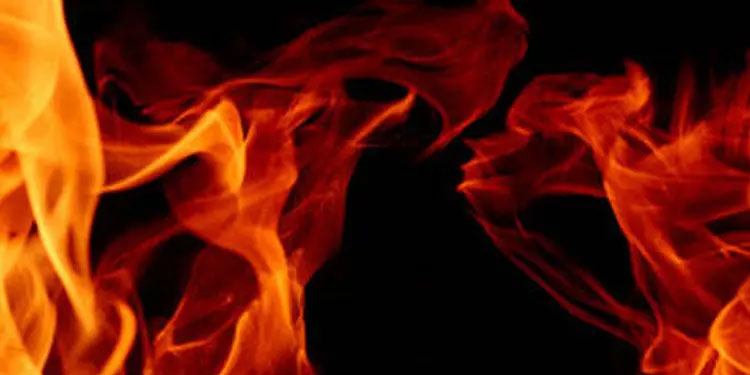 കോഴിക്കോട്  ഇന്ധനം സൂക്ഷിച്ച ഷെഡ്ഡുകള്‍ക്ക് തീപിടിച്ചു