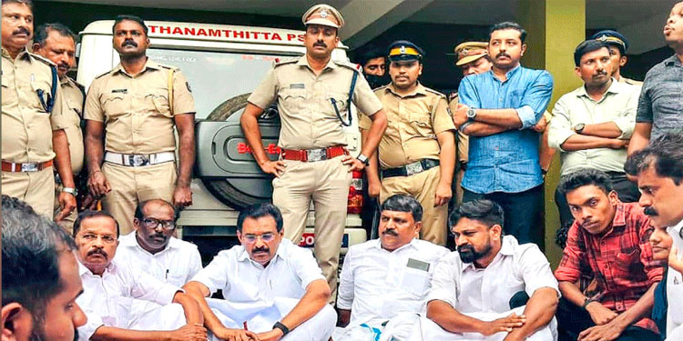 രാഹുല്‍ മാങ്കൂട്ടത്തിലിന്‍റെ അറസ്റ്റ്​; പത്തനംത്തിട്ട ജില്ലയിലെങ്ങും പ്രതിഷേധം