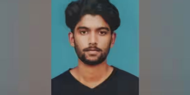 ബൈക്ക് നിയന്ത്രണം വിട്ട് മരത്തിലിടിച്ചു, കുറ്റിക്കാട്ടിലേക്ക് തെറിച്ചു വീണ് യുവാവ്, ദാരുണാന്ത്യം
