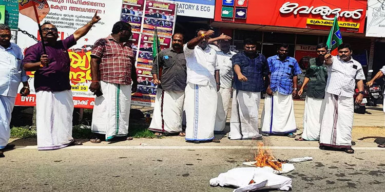 ക്രിസ്ത്യാനികളെ അപമാനിച്ച മന്ത്രി സജി ചെറിയാൻ മാപ്പുറയണമെന്ന് ബി.ജെ.പി; കോലം കത്തിച്ച് പ്രതിഷേധം