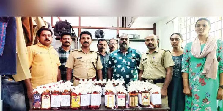 ‘സഞ്ചരിക്കുന്ന ബാർ’ പൂട്ടിച്ചു; പി​ടി​ച്ചെ​ടു​ത്ത​ത് 111 കു​പ്പി മ​ദ്യം