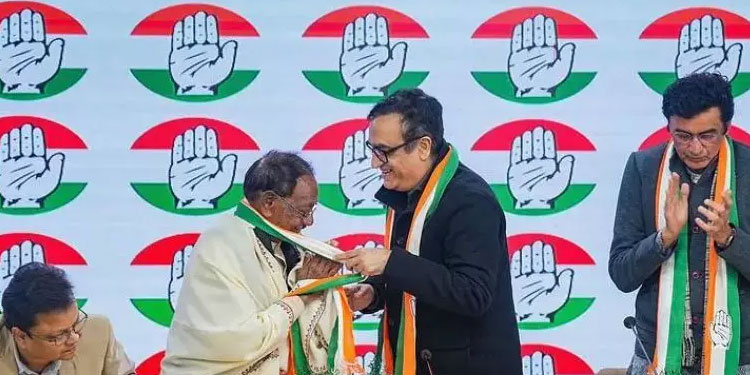 ഒമ്പത് വർഷങ്ങൾക്ക് ശേഷം കോൺ​ഗ്രസിലേക്ക് തിരിച്ചെത്തി ഒഡീഷ മുൻ മുഖ്യമന്ത്രിയും കുടുംബവും