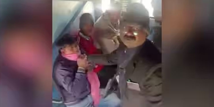 ട്രെയിനിനകത്ത് യാത്രക്കാരന് ക്രൂരമ‍ർദനം; ടിടിഇയ്ക്ക് സസ്പെൻഷൻ